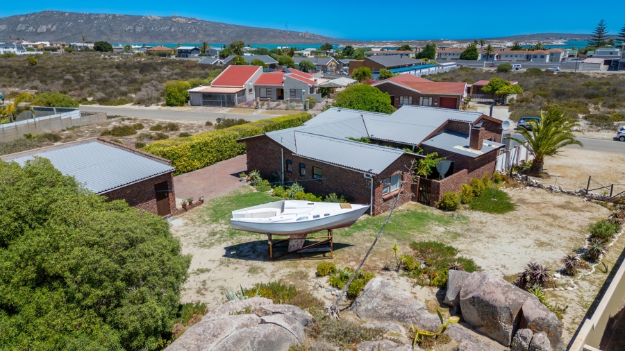 4 Bedroom Property for Sale in Middedorp Western Cape